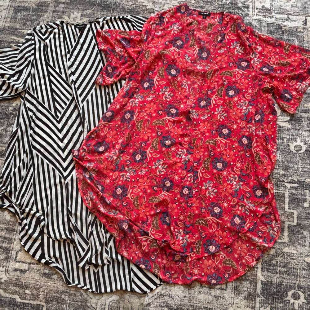Torrid Women’s Floral Red and Black Striped‎ Kimono Tops (2) Size 2
